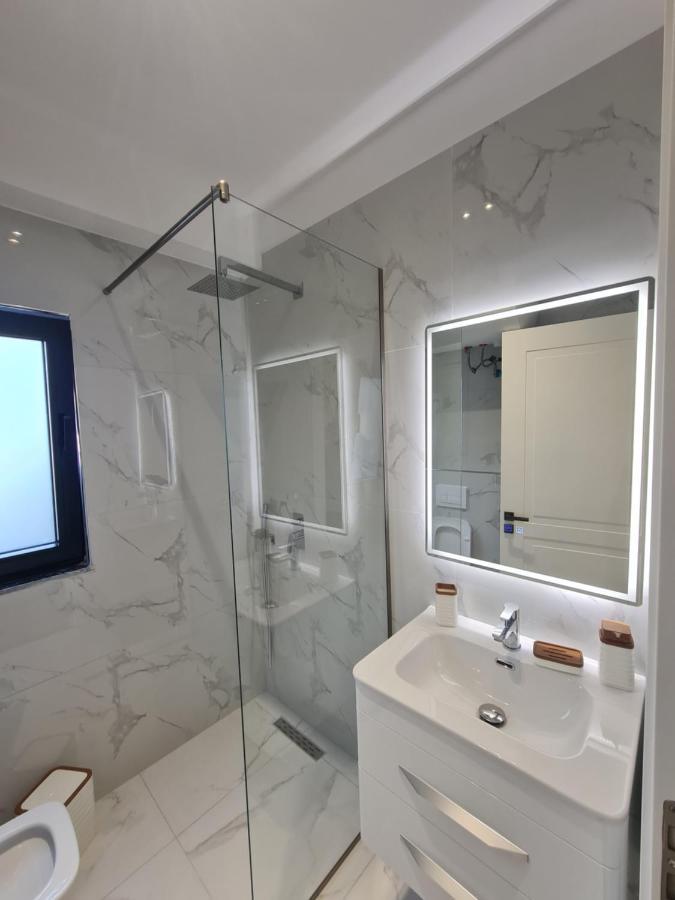 Am Luxury Apartment Tirana Esterno foto