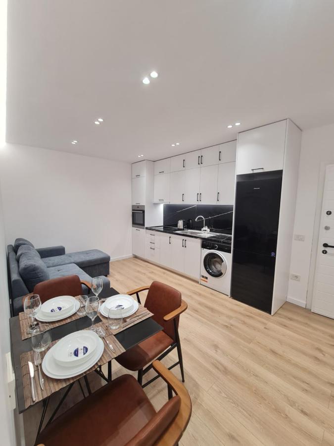Am Luxury Apartment Tirana Esterno foto