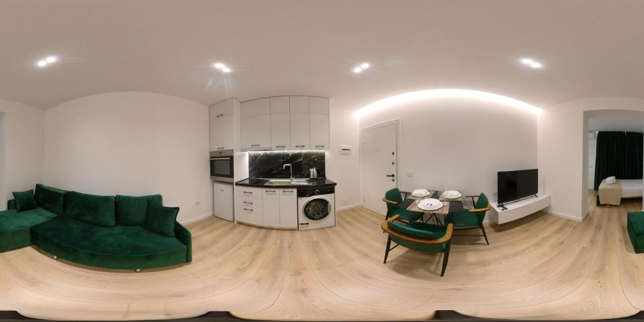 Am Luxury Apartment Tirana Esterno foto