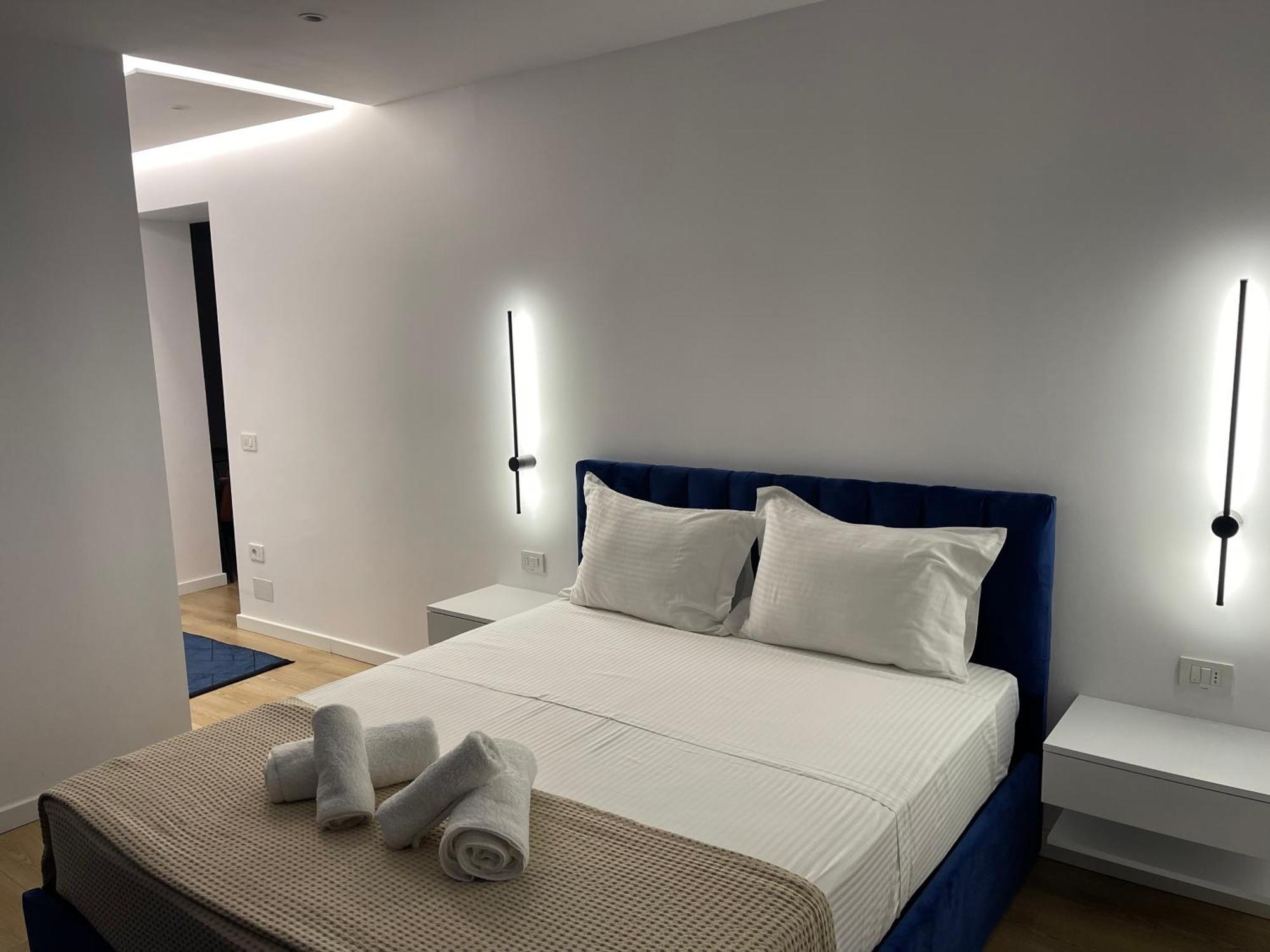 Am Luxury Apartment Tirana Esterno foto