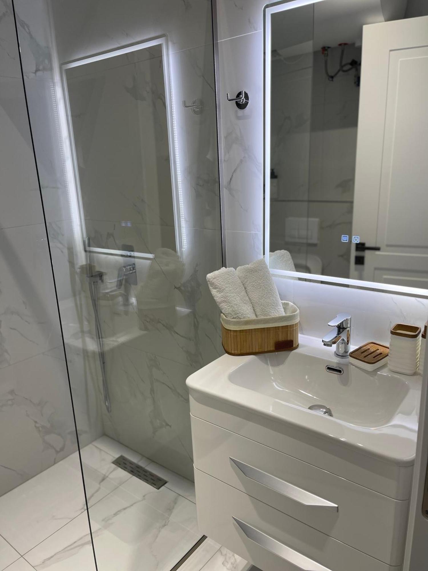Am Luxury Apartment Tirana Esterno foto
